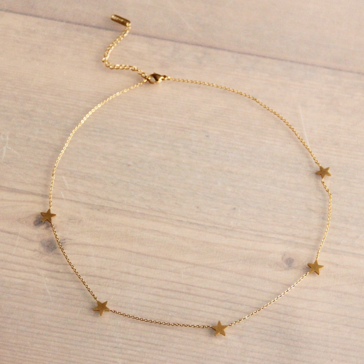 Bazou Short Necklace With Stars - Gold